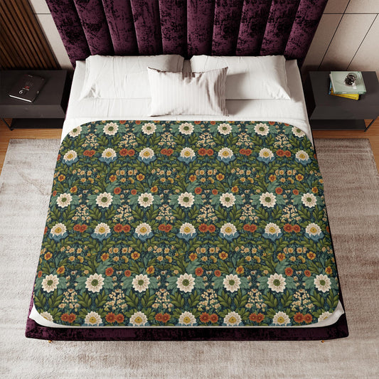 Vintage Floral Pattern William Morris Style Sherpa Blanket | Ditsy Daisies Green